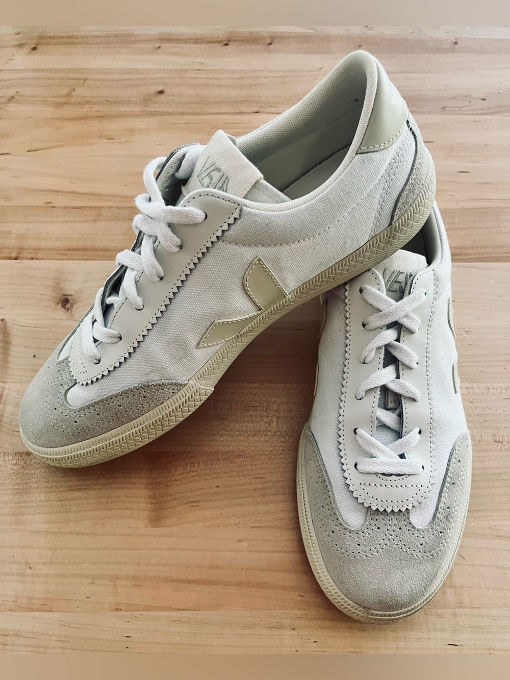 Veja White Volley Leather Low-Top Sneakers, Sz 10 - Picture 4 of 15